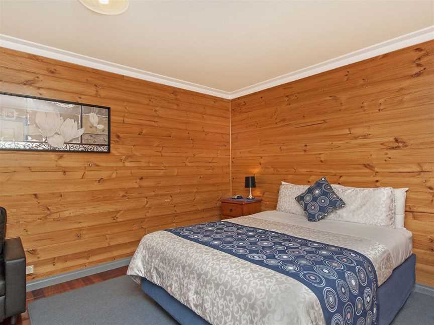 Sails - elegant, spacious beach villa, Port Fairy, VIC