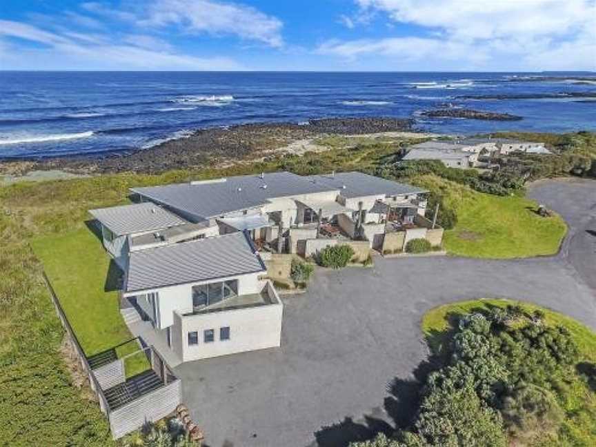 HEARN'S BEACHSIDE VILLA 1, Port Fairy, VIC