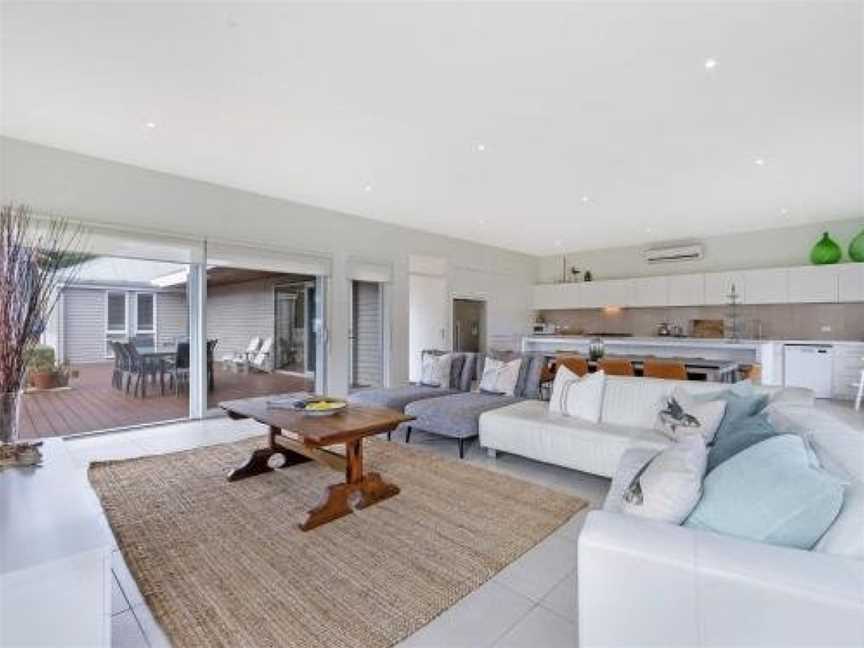 Surfs Up - Fresh and modern East Beach home, Port Fairy, VIC