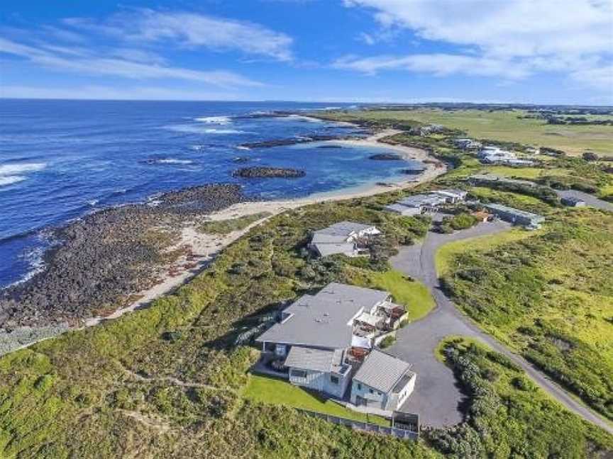 HEARN'S BEACHSIDE VILLA 2, Port Fairy, VIC