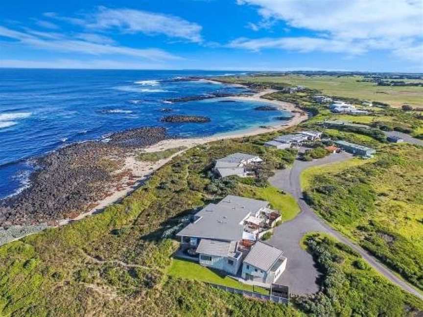 HEARN'S BEACHSIDE VILLA 8, Port Fairy, VIC