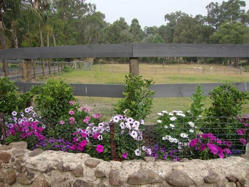 SUNWAY FARM & BREAKFAST AND ROSEBUD COTTAGE, Healesville, VIC