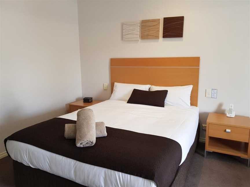 Golden Reef Motor Inn, Strathdale, VIC