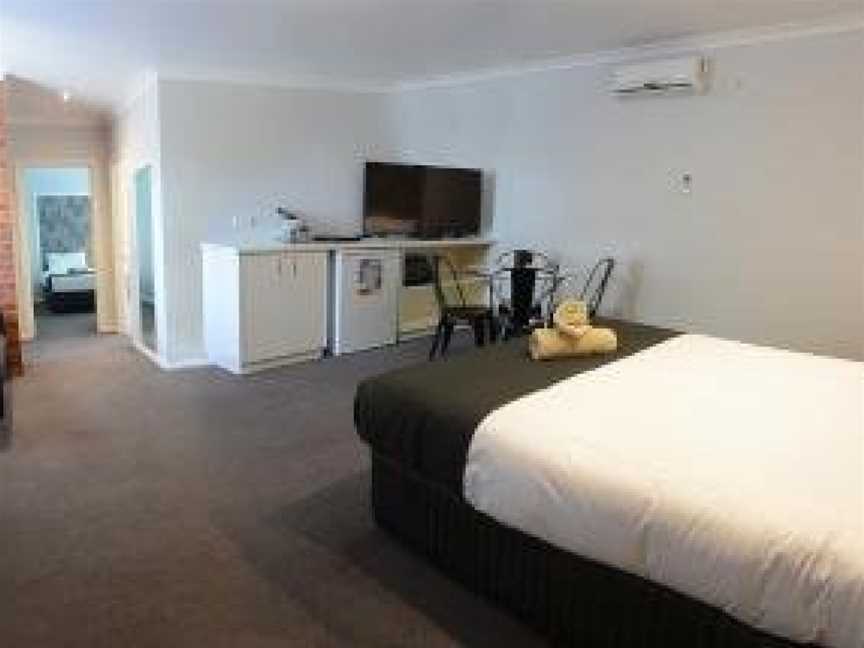 Golden Reef Motor Inn, Strathdale, VIC