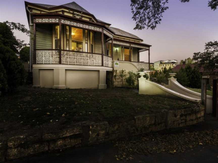 Cobb & CoHouse -Luxury Large Home BendigoCBD, Bendigo, VIC