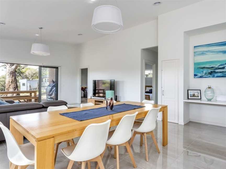 Diamond Bay Beach House: brand new, Sorrento, VIC