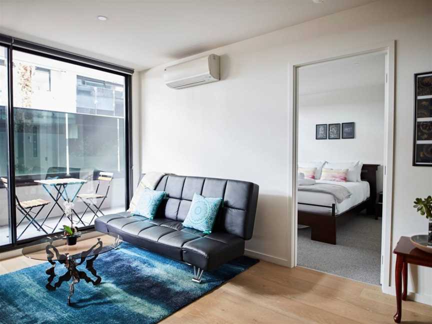 Sleek Arthouse Apartment With Pool Close to City, Abbotsford, VIC