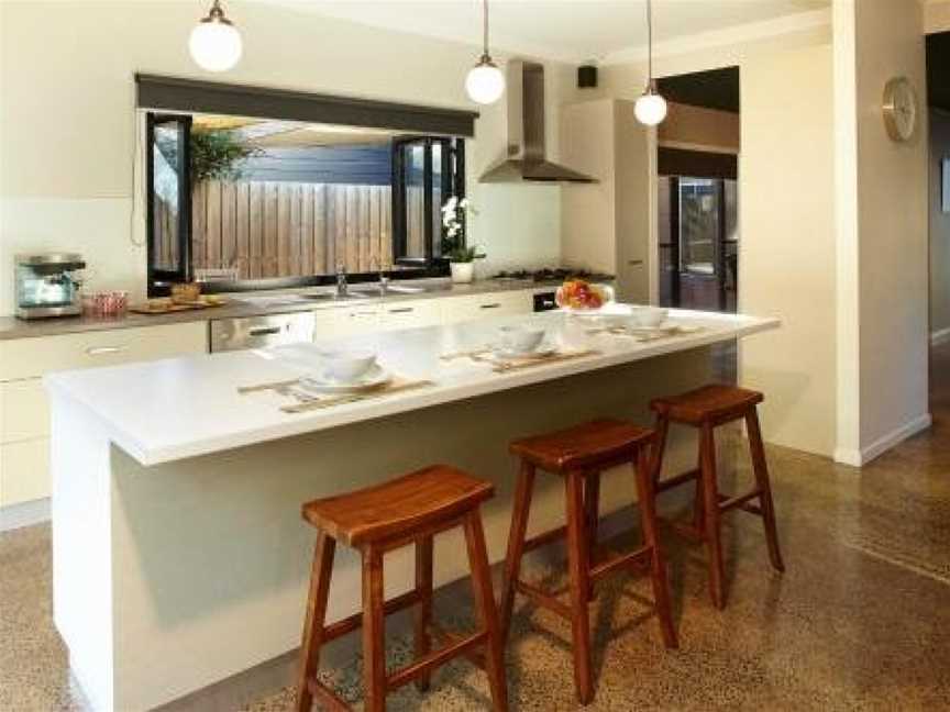 Stylish Living- Fireplace, WiFi, Linen, 4 bdrm, Beach 850m, Inverloch, VIC