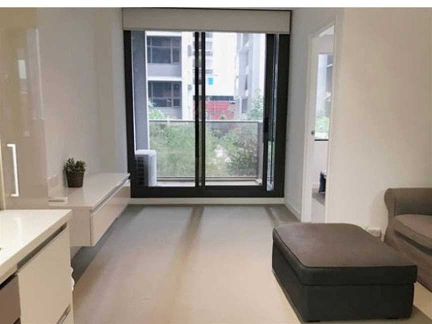 Apartments in Madison Tower near Skybus, Melbourne CBD, VIC