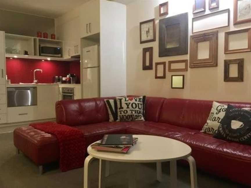 Quiet Laneway Apartment Near Bourke St Mall, Melbourne CBD, VIC