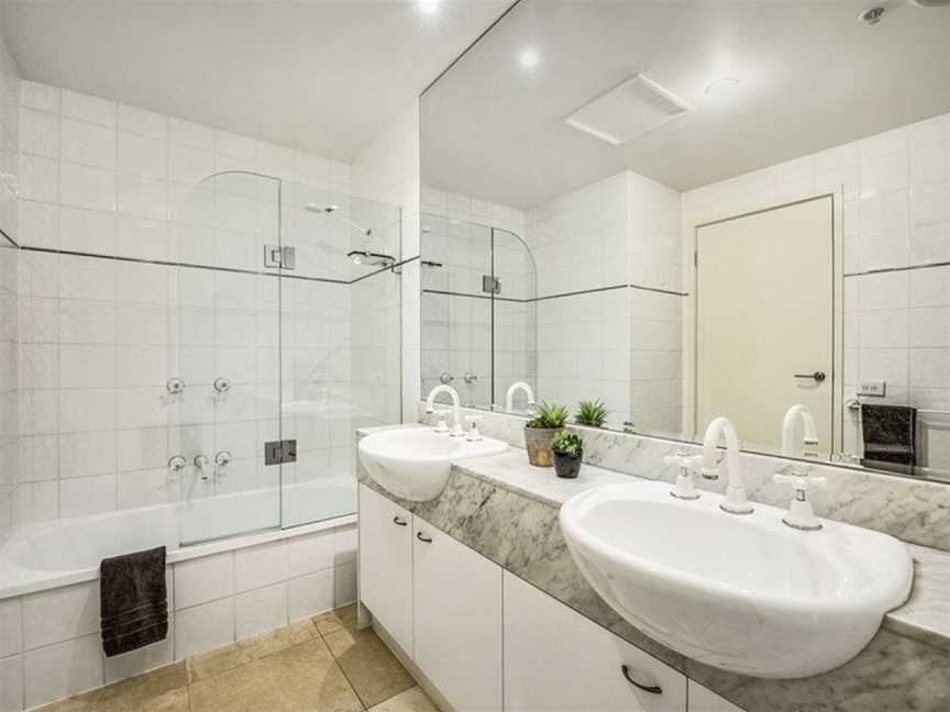 3 Bedroom Inner City Penthouse, Southbank, VIC