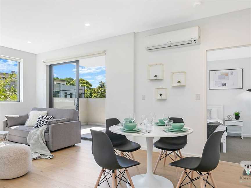 3KMs to CITY | KOZY 2BED APT + FREE PARKING, Waterloo, NSW