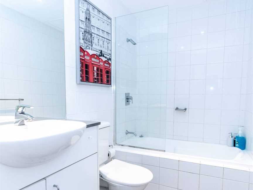 CZ08 - Spacious Apt close to Airport and CBD, Zetland, NSW