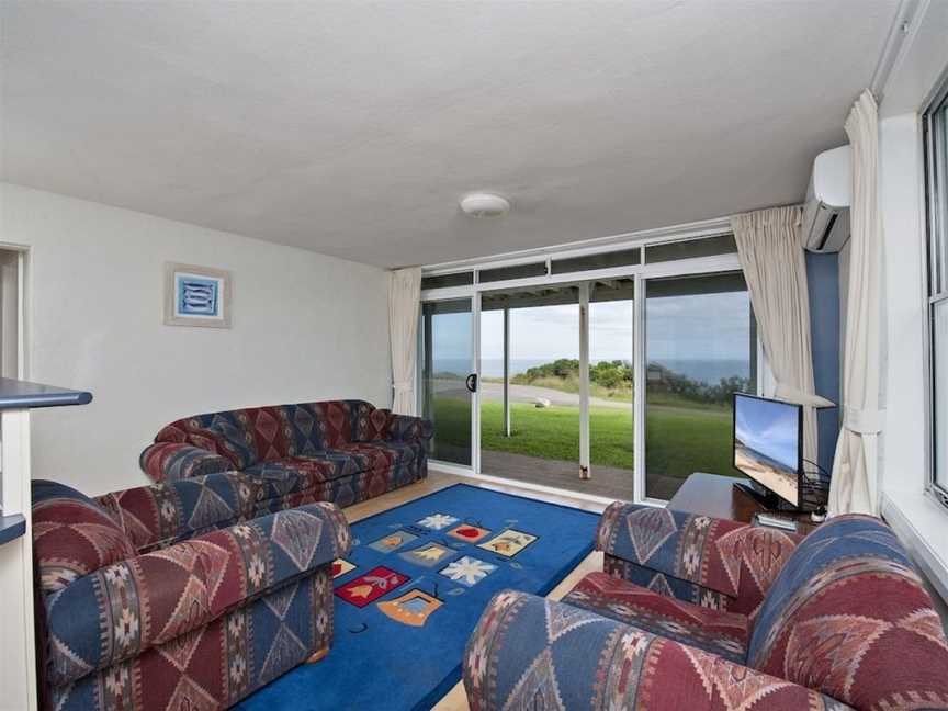 Pacific Street, 28, Ocean Retreat, Fishermans Bay, NSW