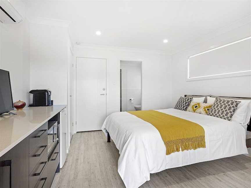 Dolphin Studio Apartment, 1a Ocean Street, Fishermans Bay, NSW