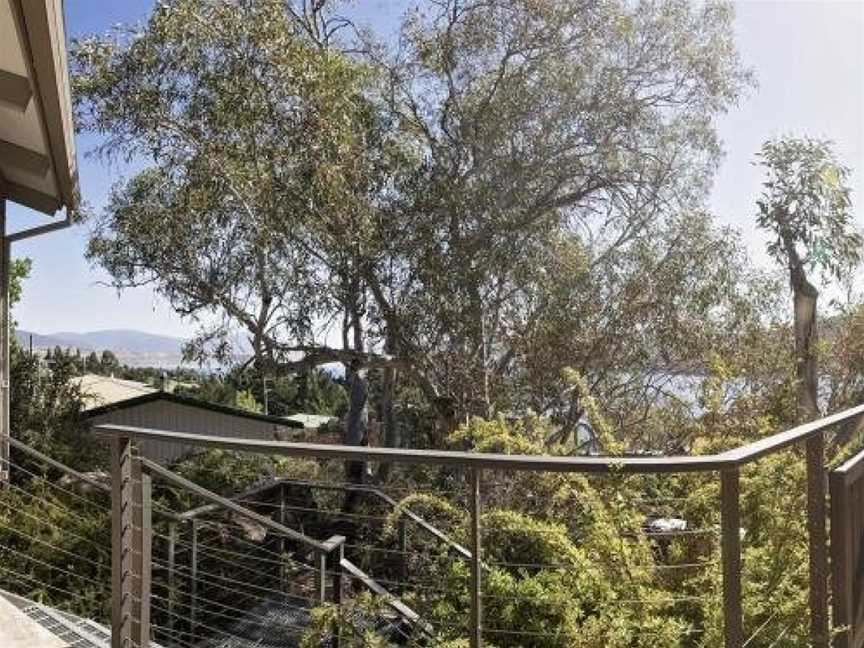 'Matilda' - Spacious & centrally located with great lake views, Jindabyne, NSW