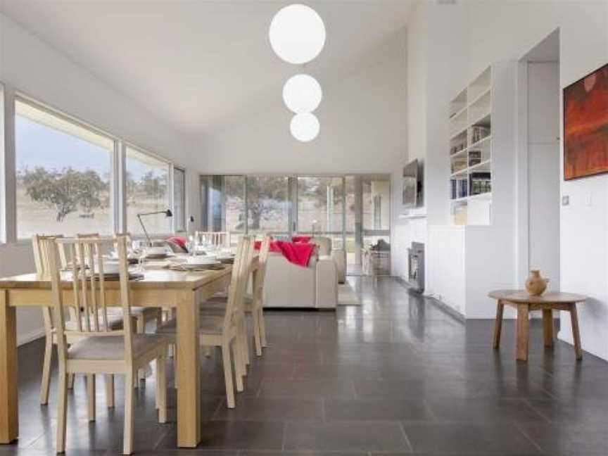 Manna Tree Farm -modern home with majestic views in stunning countryside, Jindabyne, NSW