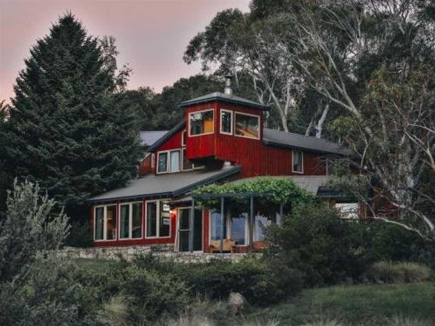 Edzell - Stunning Waterfront Home, East Jindabyne, NSW