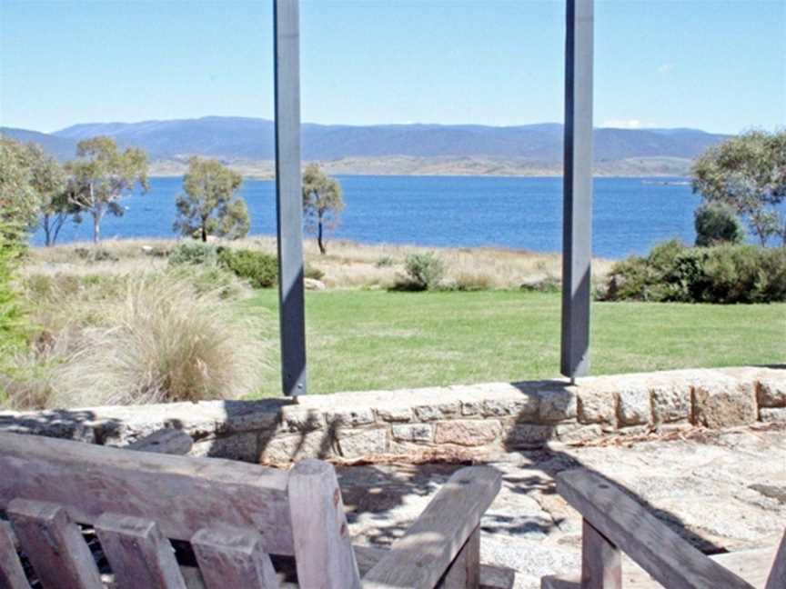 Edzell - Stunning Waterfront Home, East Jindabyne, NSW