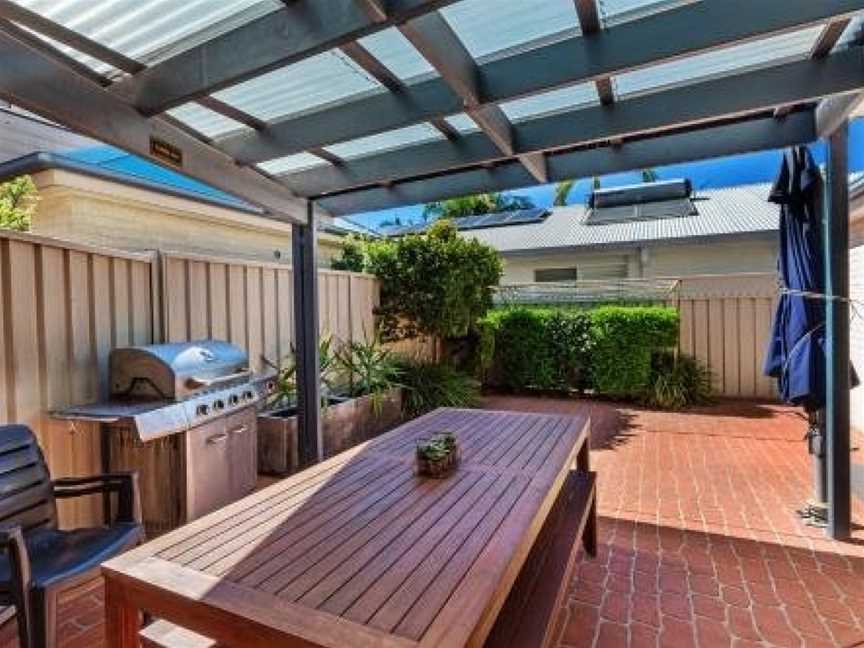 Spacious, Modern & Walk to the Beach!, Nelson Bay, NSW