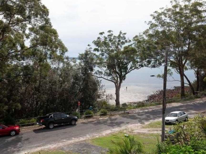 Baggies on Dutchies', 9 Burbong Street - large house with aircon, boat parking & waterviews, Corlette, NSW