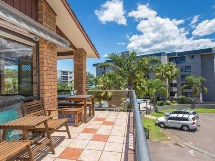 'COLUMBIA VIEWS', 2/9 COLUMBIA CLOSE - AIRCON, WIFI, NETFLIX, VIEWS & BOAT PARKING, Nelson Bay, NSW