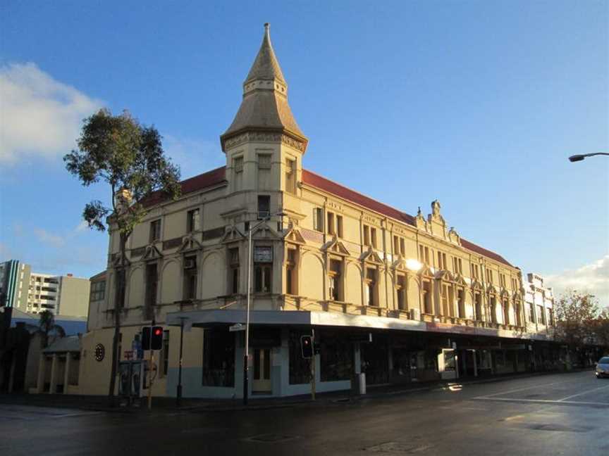 Britannia on William, Accommodation in Northbridge