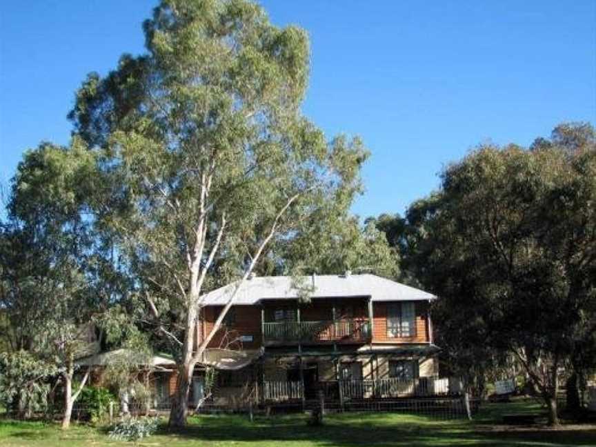 Currawong Farm Bed & Breakfast, Chidlow, WA