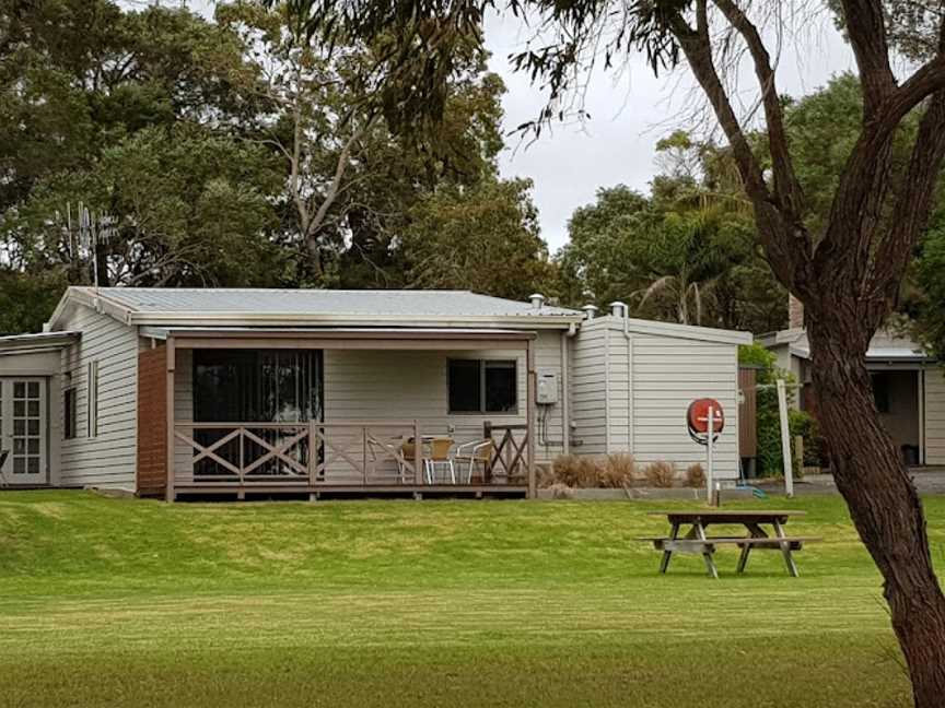 Lilacs Waterfront Villas & Cottages, Accommodation in Robinson