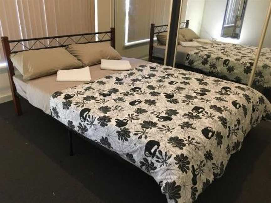 Newly furnished cosy home, Queens Park, WA