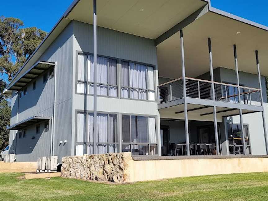 Stirling Estate Chalets, Accommodation in Stirling Estate