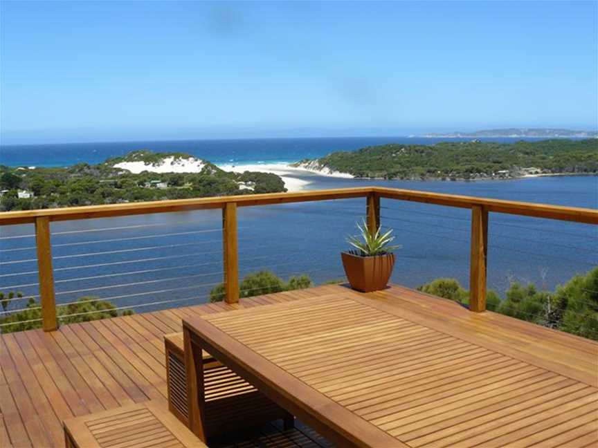 Maitraya Fisherman's Lodge, Accommodation in Nanarup