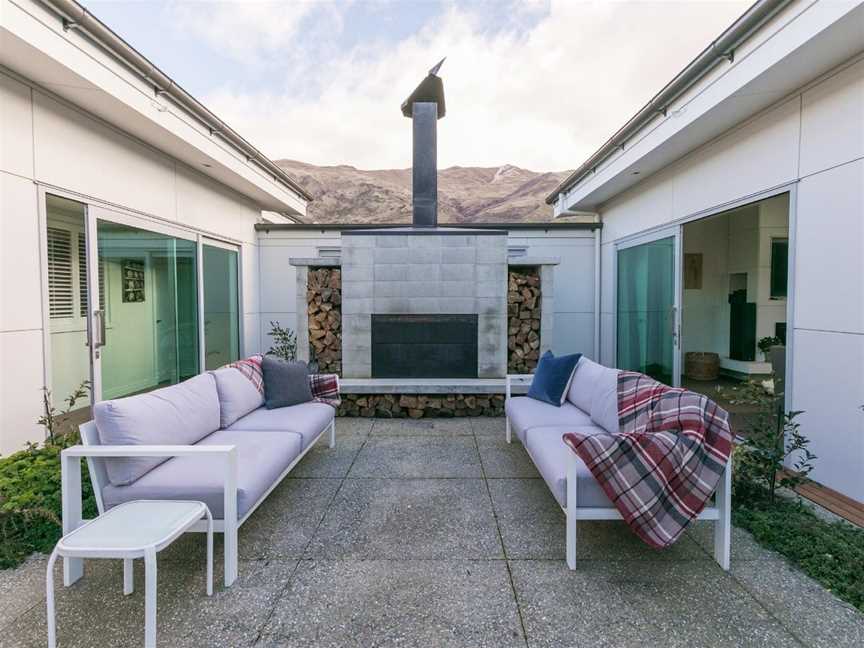 Kelliher Drive - Sleeps 8 - Spa Pool, Wanaka, New Zealand