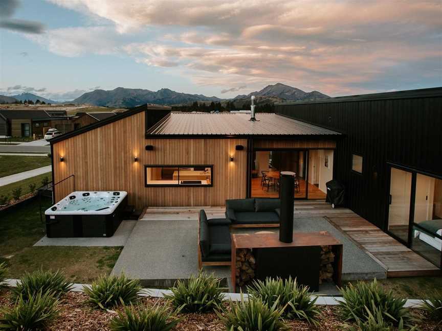 Obelisk - Sleep 8 - Spa Pool - Outdoor Fire, Wanaka, New Zealand