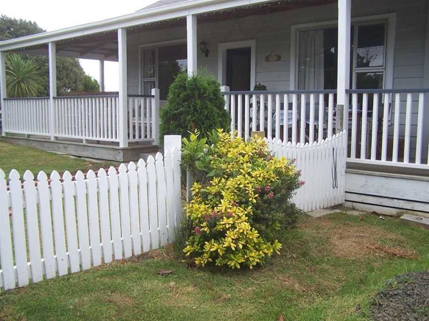 Birdsong at Ruishton Cottage, Helensville, New Zealand