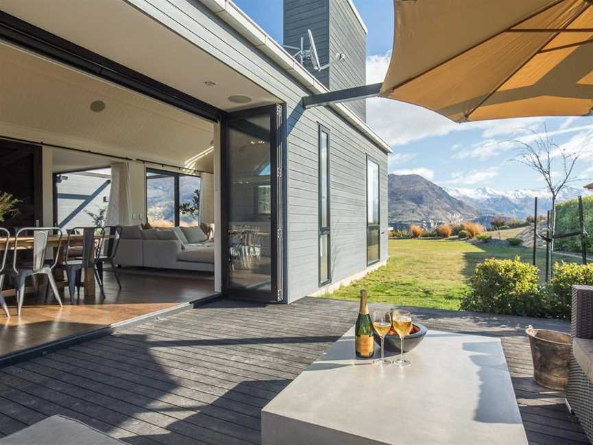 Black Peak View - Sleeps 8 - Lake Views - Spa Pool, Wanaka, New Zealand