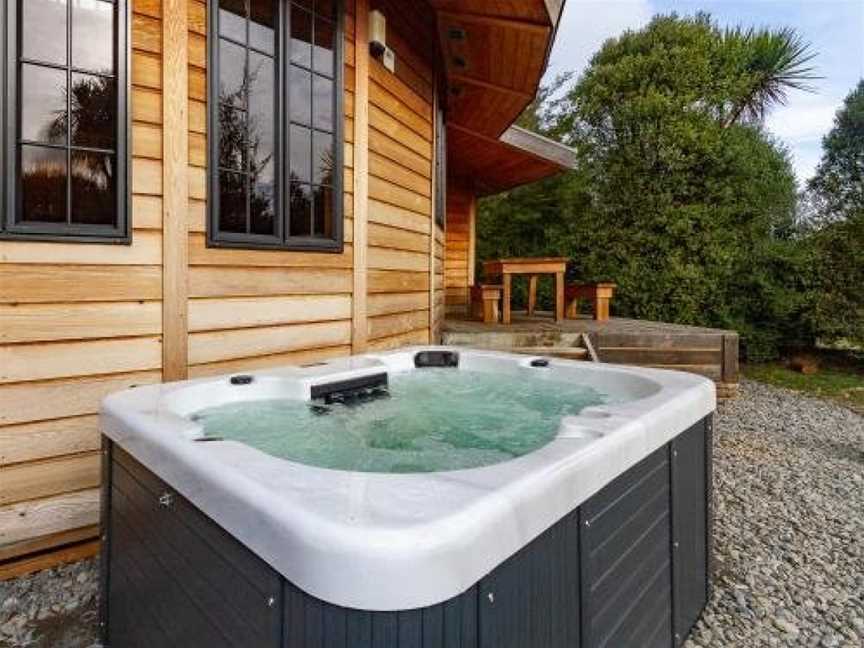 Turoa Tirohanga Yurt - Ohakune Holiday Home with Spa, Ohakune, New Zealand