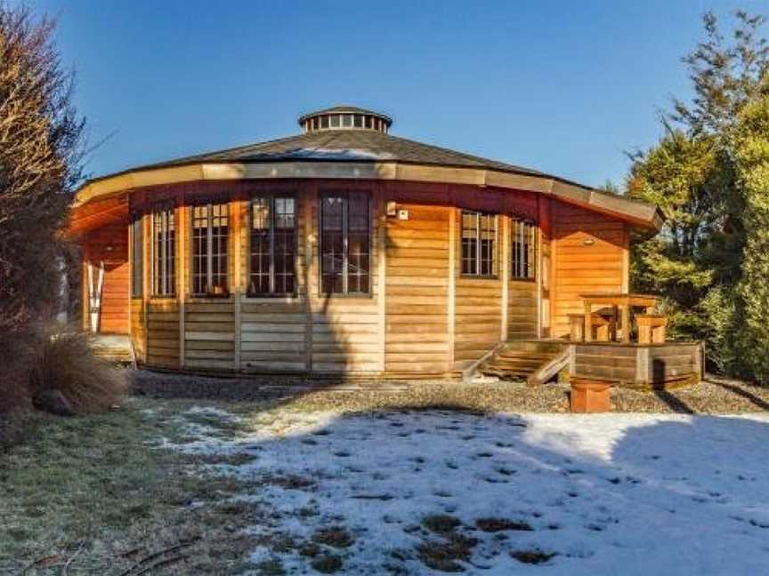 Turoa Tirohanga Yurt - Ohakune Holiday Home with Spa, Ohakune, New Zealand