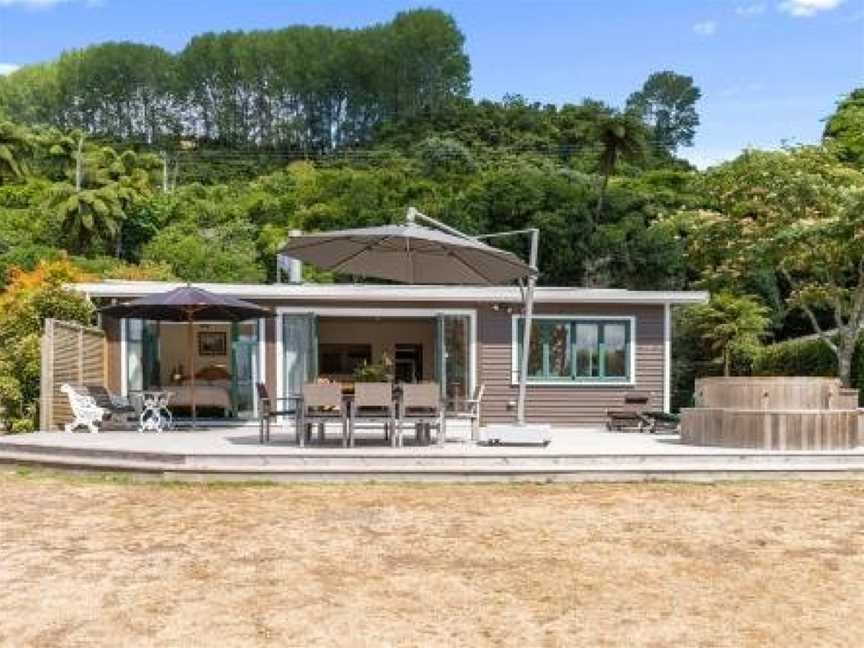 Winstone Cottage - Waterfront Lake Tarawera Holiday Home, Rotorua, New Zealand