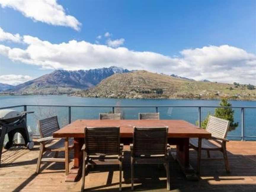 Golden Views, Argyle Hill, New Zealand