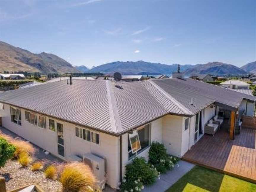 Lakeside Luxury - Wanaka Holiday Home, Wanaka, New Zealand