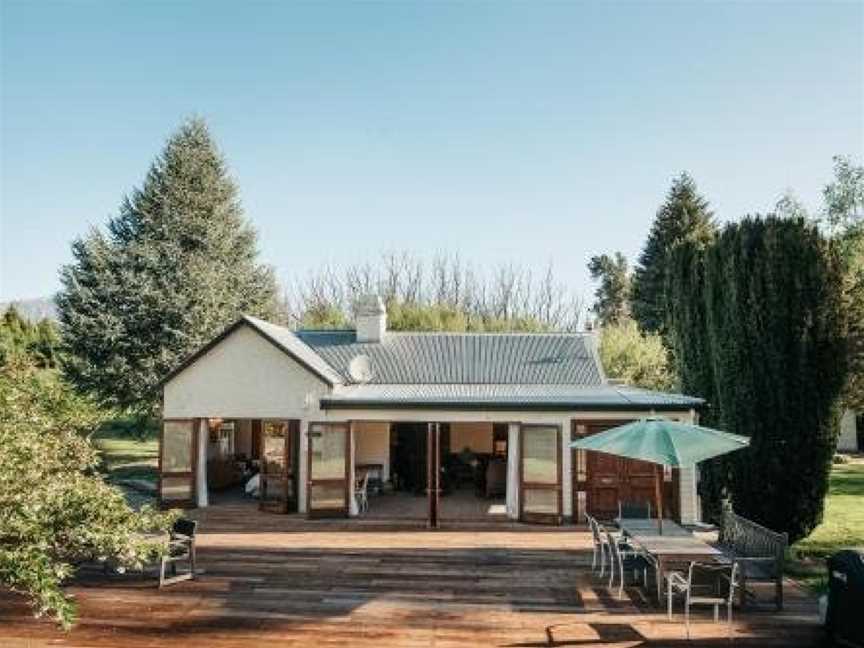 Pear Tree Cottage l Country Luxury l Hot Tub l 15 Guests, Argyle Hill, New Zealand