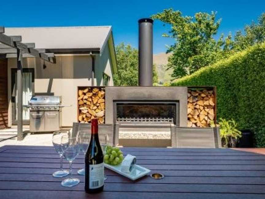 Modern Lake Haven - Wanaka Holiday Home, Wanaka, New Zealand