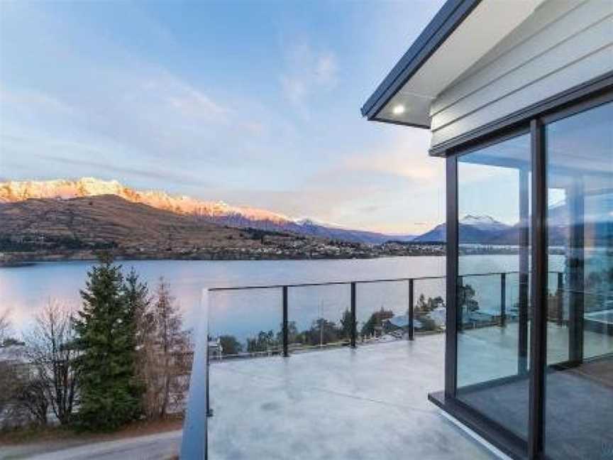 Luxury Retreat at 5 on The Hill, Argyle Hill, New Zealand