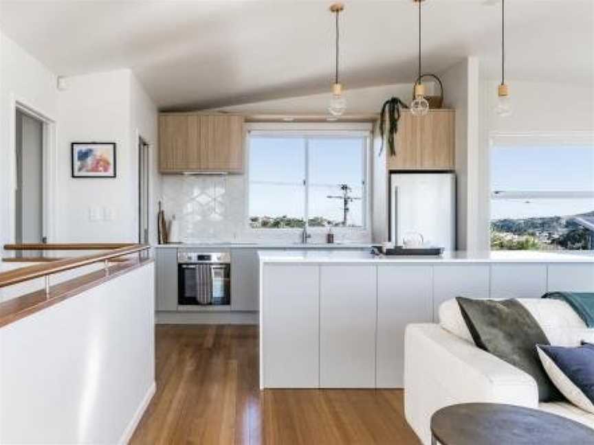 Sleek, stylish, 4 bed w/sensational views & spa pool, Raglan, New Zealand