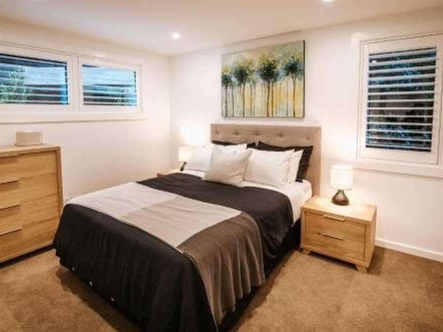 Spinnaker Tahi - Sleeps 6 - Central Location - Lake Views, Wanaka, New Zealand