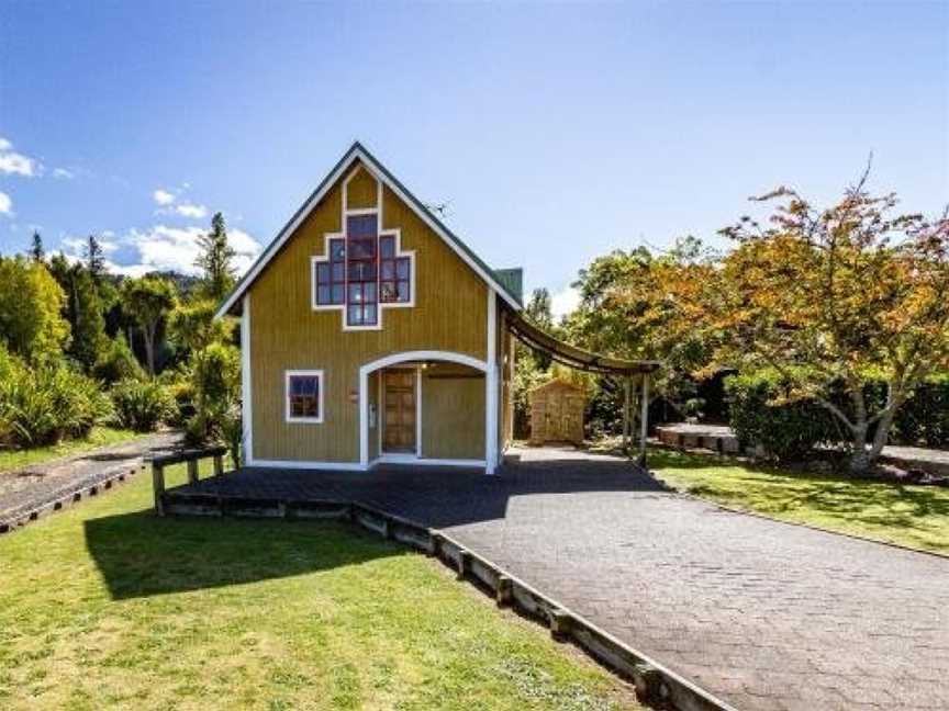 The Gingerbread House with Spa - Ohakune Holiday Home, Ohakune, New Zealand