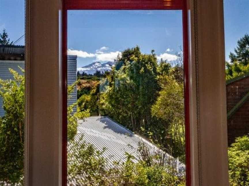 The Gingerbread House with Spa - Ohakune Holiday Home, Ohakune, New Zealand