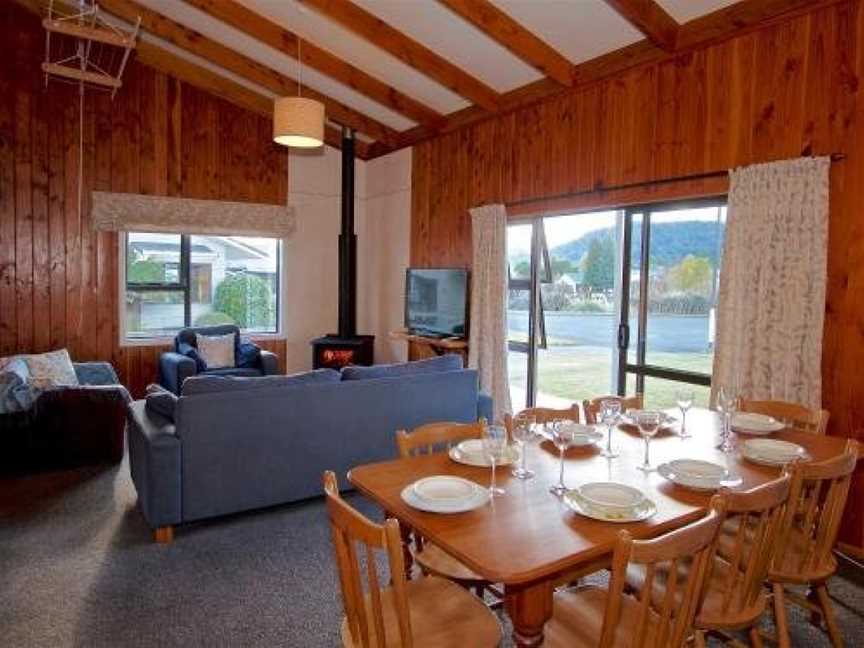 Bluebird Spa Chalet - Ohakune Holiday Home, Ohakune, New Zealand