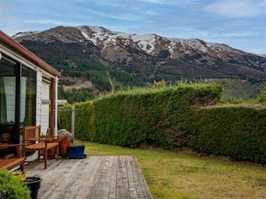 The Lake Base - Lake Hwea Holiday Home, Lake Hawea, New Zealand